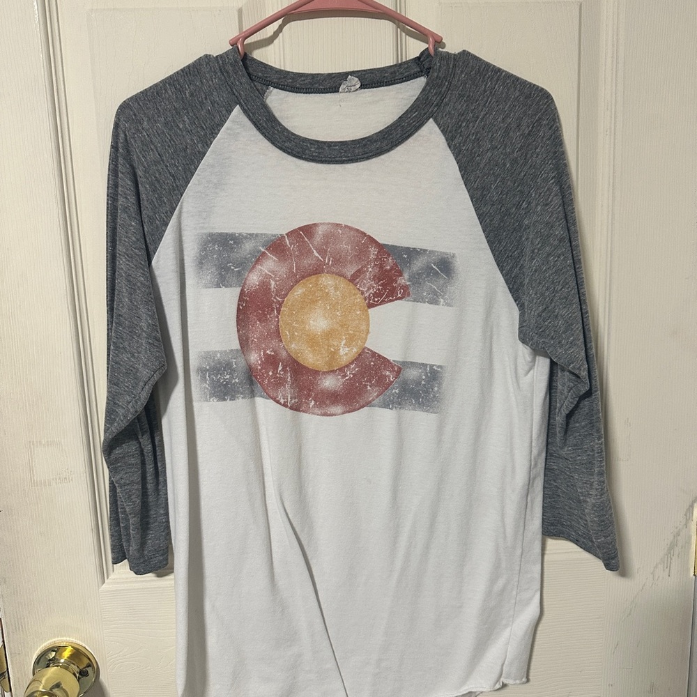 Gray and White Raglan Tee with Colorado Flag